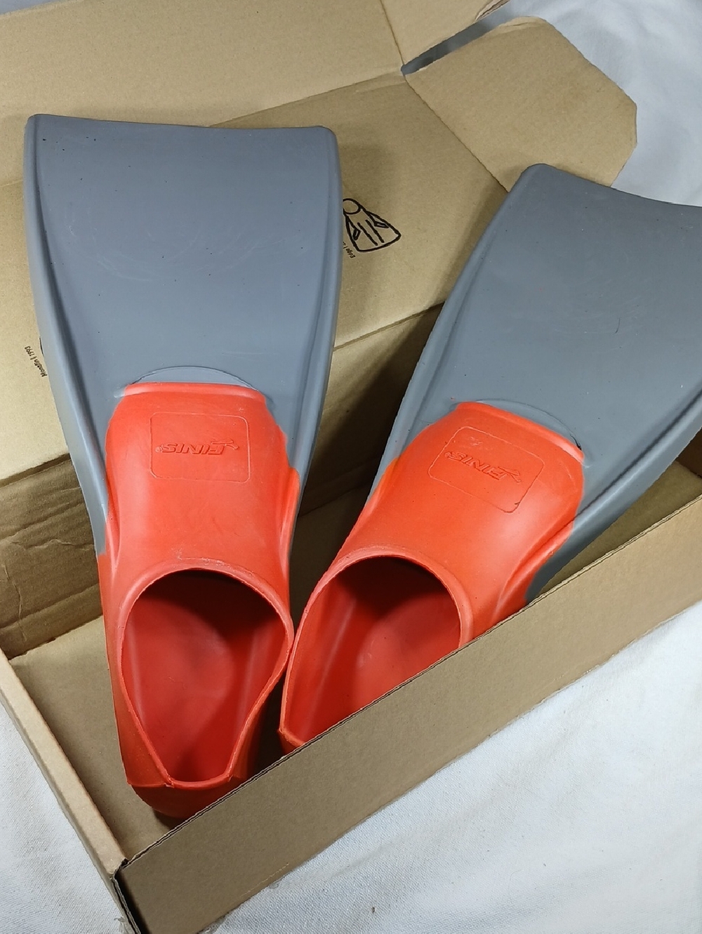 FINIS Long gray and orange Swim Fins US 7-9